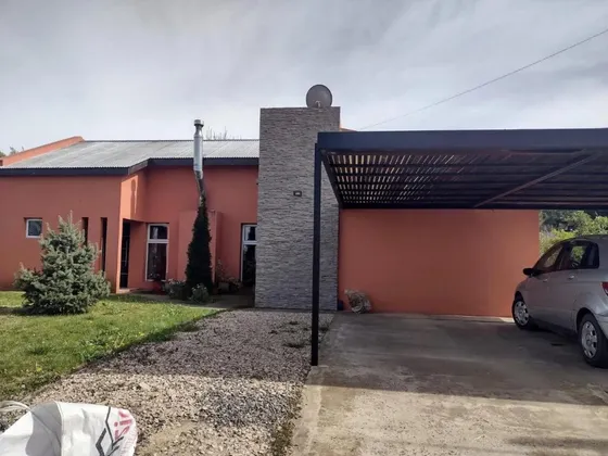 Casa En Venta - 3 Dormitorios 2 Baños - Arana