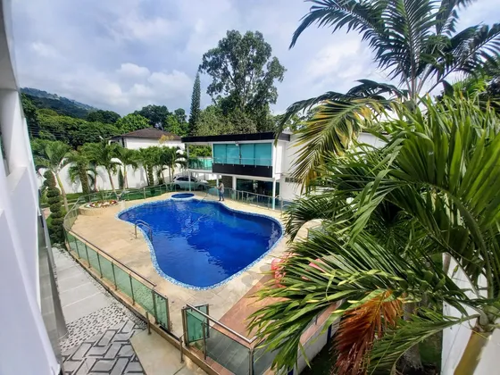 Casa Campestre En Venta Con Piscina Y Una Zona Social Increíble, Ideal Para Disfrutar De La Naturaleza Y El Confort. Ubicada Estratégicamente Cerca De Colegios, Universidades, Clínicas De Primer Nivel
