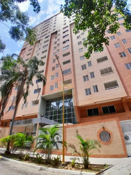 Apartamento En Alquiler, La Trigaleña, Valencia, 112 M2 Distribuidos En Tres (3) Habitaciones, Dos Baños Y Medio, Un Estudio, Cocina Empotrada, Dos Puestos De Estacionamiento Lineales Techados Gf