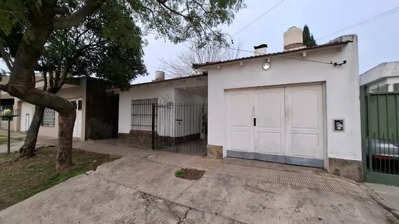 Venta Casa 4 Ambientes Adolfo Sourdeaux Apto Cred.