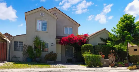 Casa En Venta En Condominio De 4d/3b Más 2 E, Chicauma