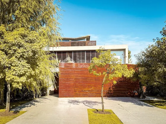Casa En Venta En El Barrio La Isla Nordelta-tigre, Gran Vista Al Lago Central. Detalles De Categoría!!! 