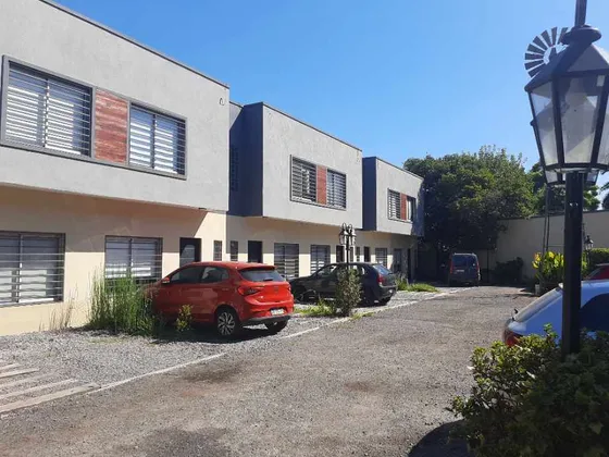 Duplex En Venta En Ituzaingo Norte