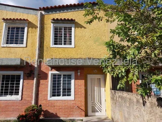 Yonny Silva Rentahouse Vende Excelente Townhouse En Flor Amarillo Valencia Rcys 25-12839