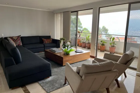 Apartamento En Venta En El Tesoro. Cod V50989