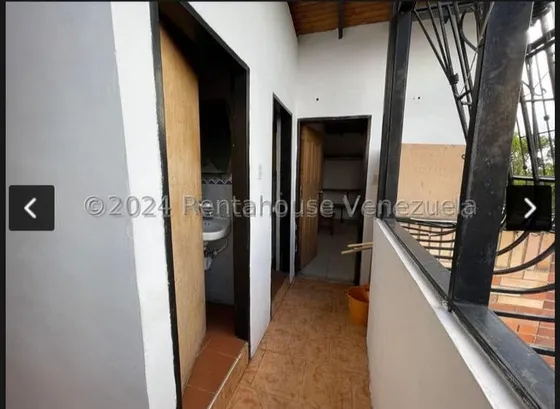 Maritza Lucena Vende Edificio Residencial Y Comercial De Tres Niveles, En Barquisimeto, #25-1641- Todos Los Servicios Básicos, Agua, Luz, Internet, Cerca A Farmacias, Clínicas, Hospital.
