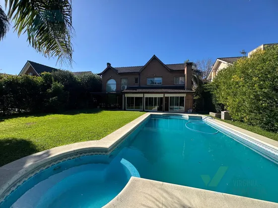 Casa En Venta En La Delfina Pilar