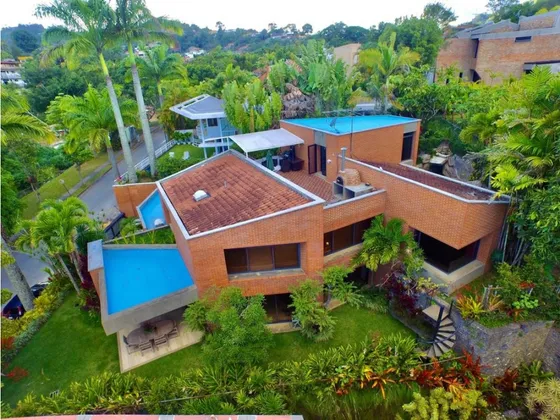 Se Vende Casa 600m² 3h+1s/4b+1s/4p La Lagunita 