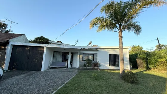 Venta Casa En El Pinar De 4 Dormitorios Y 3 Baños, Barbacoa, Piscina Y Garaje Cerrado