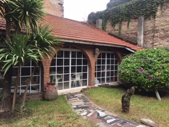 Casa 5 Ambientes Galpón Fondo Quincho Garaje