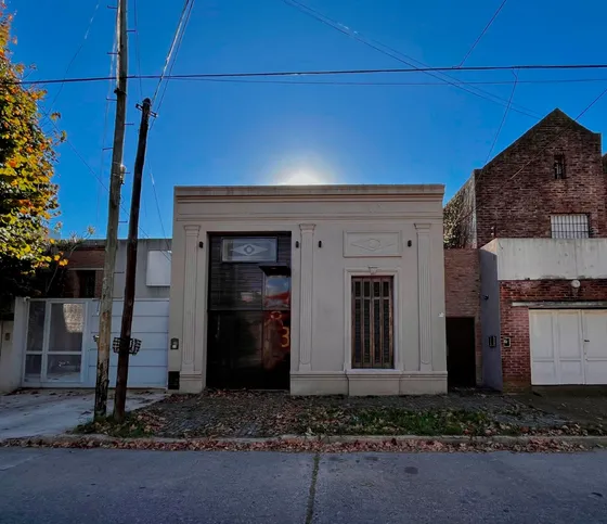 Casa Reciclada En Bernal Centro Con Pileta Y Parrilla  Diseño Y Ubicación Premium