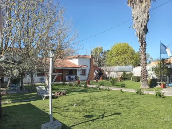 Dos Propiedades Juntas  Los Metros Construidos Publicados Son Sobre Las Dos  Casa Principal 200m2 Y La Segunda Vivienda 50m2 -