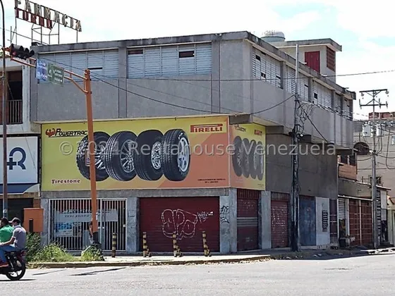 Edificio Comercial En Venta Oeste De Barquisimeto Gisselle Lobo Vende Excelente Oportunidad De Inversion Edificio Comercial De 600 Metros Cuadrados Con Sistema De Alarma Tanque 5 Mil Litros 2 5 8 9 4