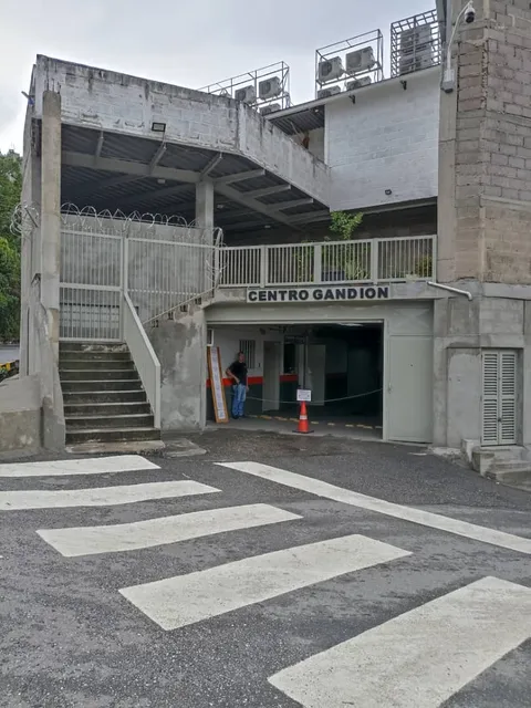 Solo Para Clientes Directos. Se Alquilan Depósitos Para Almacenaje, Desde  De 14 Mts Y Hasta 100 Mts Para Guardar Mercancía Seca, Inventarios, Respuestas, Maquinas Entre Otros.