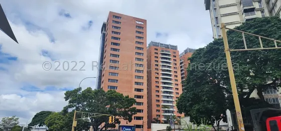 Espectacular Oficina En Obra Gris En Venta, De 84mts2 Con Baño Interno, En Edificio Nuevo Solo 6 Años De Construidos, En Plena Avenida Principal En Los Dos Caminos Mls #26-1127