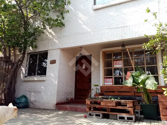 Casa En Venta De 6 Dorm. En Estación Central