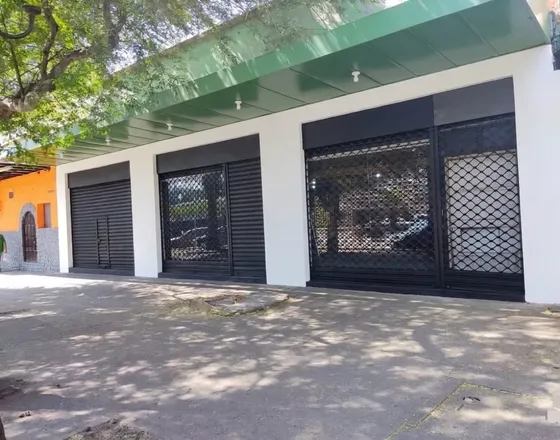 Local Comercial En Alquiler A Pie De Calle En La Av. Bolivar Norte Valencia Im 1256