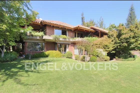 Arriendo Gran Casa En Condominio Con Cancha De Tenis