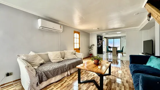 Una Casa Con Un Terreno Único En El Sector