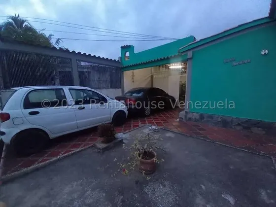 María Valera Tiene Amplia Casa En Venta En Excelente Zona De Cabudare, Cerrada Con Vigilancia 24/7, Cómodas Habitaciones, Cerca A Comercios, Licorerías, Perfumerías.