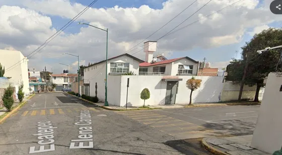 Casa En Venta En Calle Elena Cárdenas #·101 Colonia Morelos 1a Sección Toluca. Cerca Paseo Tollocan, Av. Hidalgo Ote., Nemesio Diez, Universidad Del Edo Mex (uaem), Parque Vicente Guerrero. Fl19-ru
