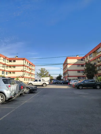 Luminoso, Recién Remodelado, Condominio Cerrado