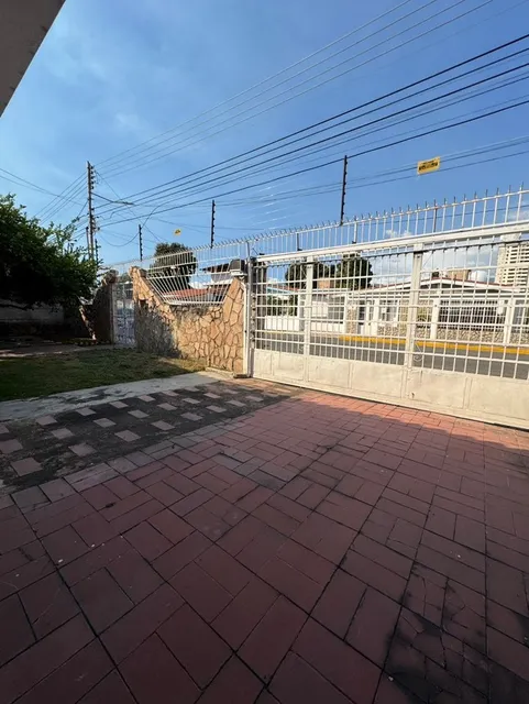Amplia Casa En Residencia El Centro, Terreno Propio. Pie De Calle. 