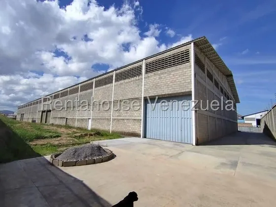 Erika Armeya Vende, Galpon De 8031mts2 En La Zona Industrial 3 De Barquisimeto. Flex: 25-13701