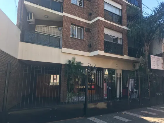 Bernal Centro - Vende Depto 3 Ambientes Con Coch Y Baulera