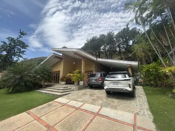 Annic Coronado Vende Hermosa Casa En La Urbanización Guaparo Valencia 330374