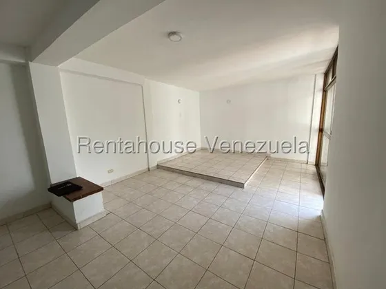 Alquiler De Apartamento Edf San Juan Bautista Ubicado En Cabudare, Codigo 2 5 1 0 2 2 0, Mildred Apartamento De 130m2, Amplio Y Fresco Ubicado En En Planta Baja, Cuenta Con 3 Habitaciones, 2 Baños