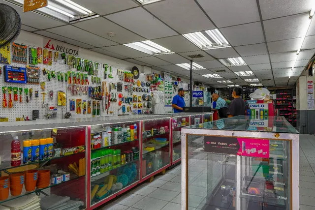 Venta De Local Comercial. Ferretería. Yc