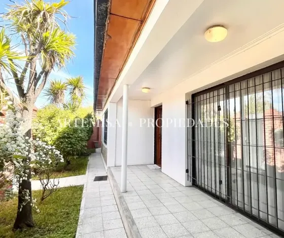 Amplia Casa, Gran Potencial Habitacional Barrio El Tenis