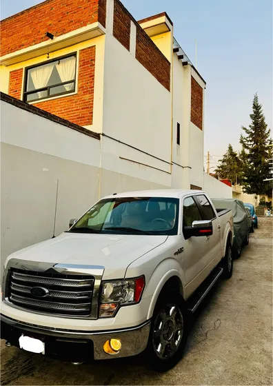 Ford F-150 5.0 Lariat Doble Cabina 4x4