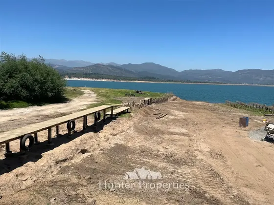 Terreno Plano En Venta En El Lago Colbún, Condominio Mirador