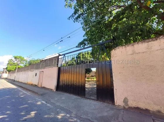 Tereno En Venta Cabudare Zona De La Intercomunal Piedad Norte Codigo  2  5  2  7  4   4  Mildred  En Venta Amplio Y Exclusivo Terreno Propio Ubicado En La Piedad  Cercano A La Avenida Intercomunal