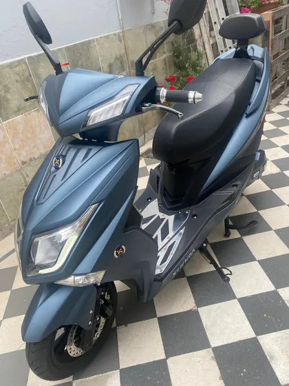 Moto Sunra Modelo Hawk  Eléctrica Con Batería De Litio