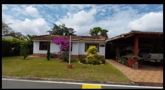 Venta Casa Campestre De Un Solo Nivel En Condominio. Jamundi Via Potrerito, Zona Pavimentada, A Cinco Minutos Del Hospital Piloto. Sector Las Piñas. Lote 600mtrs. Construidos 225mtrs.