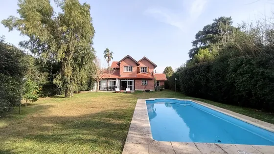 Casa En Venta En Barrio Campos De Echeverria