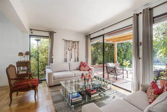 Casa En Venta De 4 Dorm. En Las Condes
