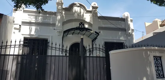 Dueño Vende Hermosa Casa Colonial En Lanús Centro A 5 Cuadras De La Estación. 