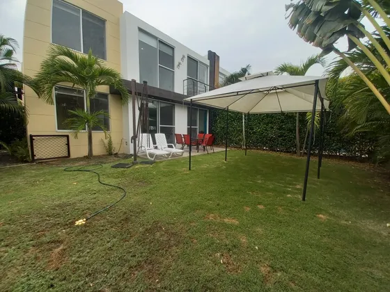 Moderna Casa Campestre En Ricaurte Muy Bien Amoblada