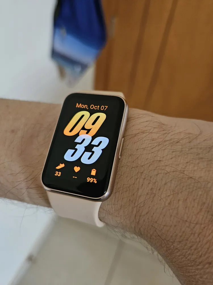 Foto de usuário do Galaxy Fit3 no pulso