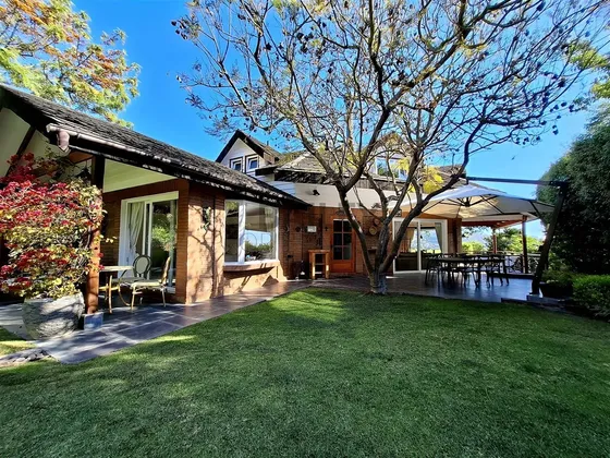 Venta Casa De 5 Dorm. Reñaca Los Almendros En Viña Del Mar