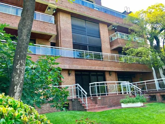 Importante Chalet En Venta, Ubicado En Vicente López.