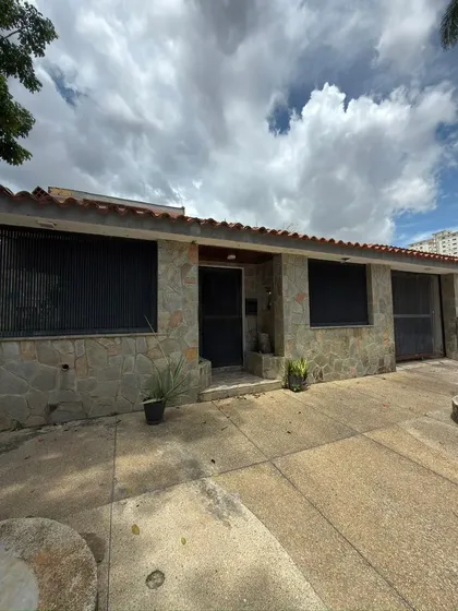 Ad, Vende Casa En Urbanización La Trigaleña. Valencia, Estado Carabobo.