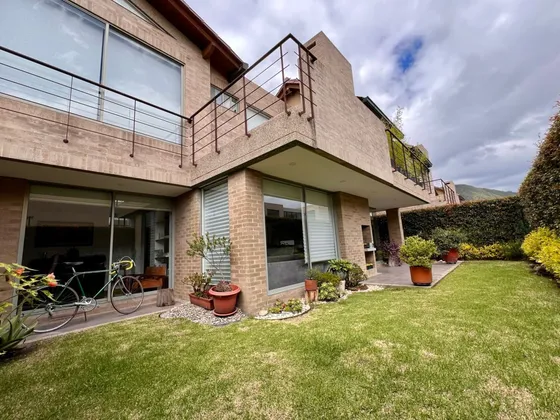 En Venta Casa De Dos Niveles, Zona Verde Y Club House. Cajicá.