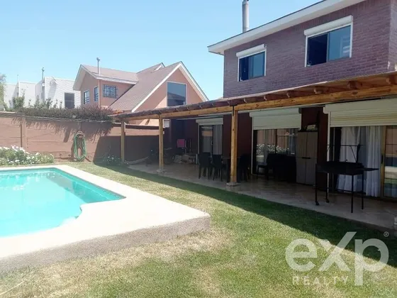 Casa En Venta De 4 Dorm. En Algarrobo