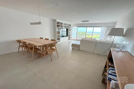 Edificio Silente 2 Dormitorios En Suite 2 Cocheras Parada 32 Playa Brava Punta Del Este