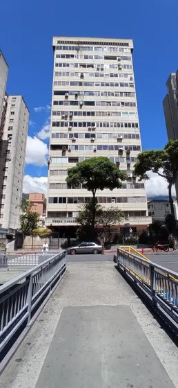 Oficina Consultorio En Alquiler Torre Maracaibo Avenida Libertador La Campiña Yc20